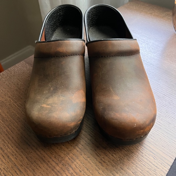Dansko size 8 clogs - Picture 4 of 6
